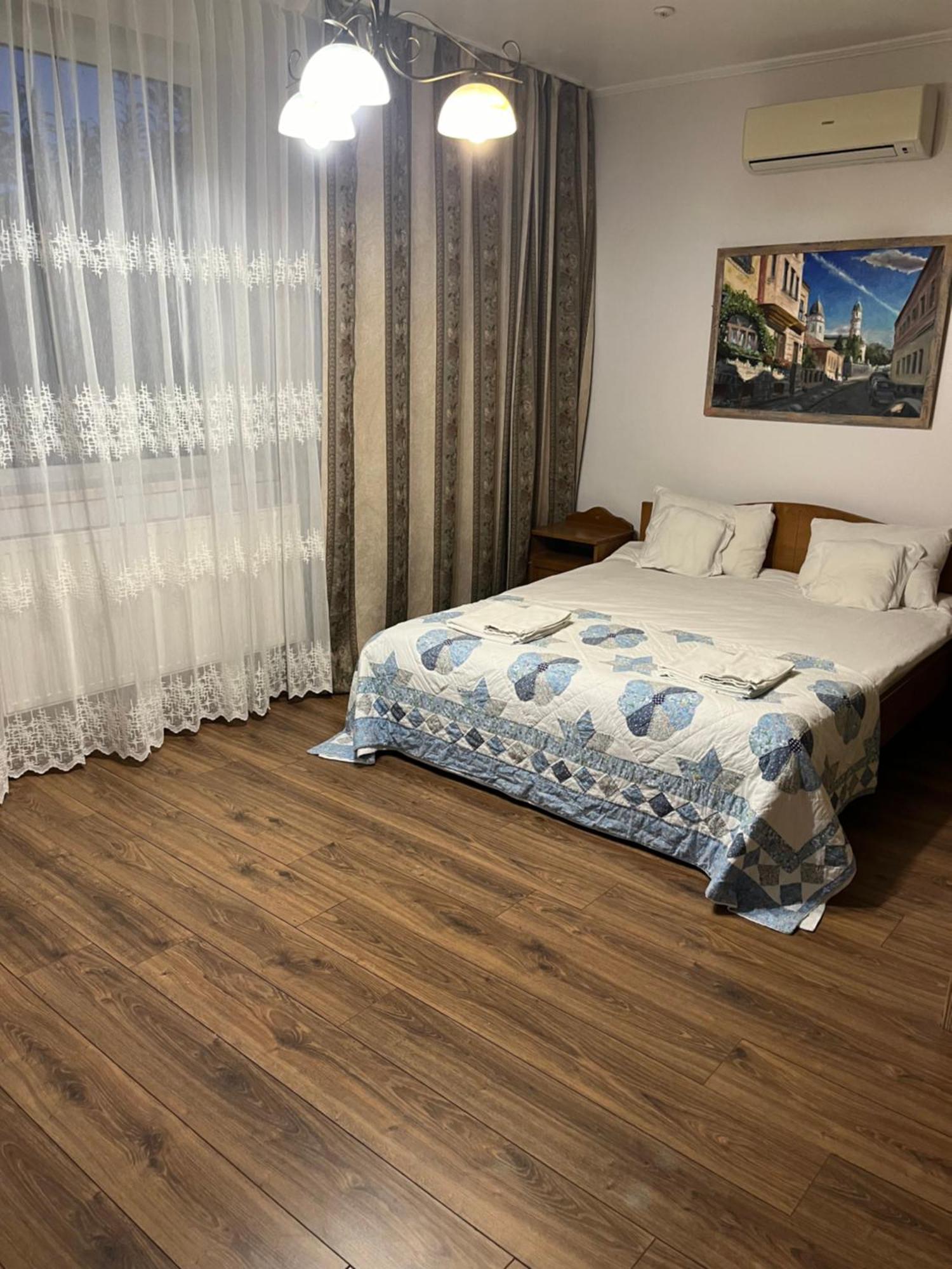 Adonis Otel Ujgorod Dış mekan fotoğraf